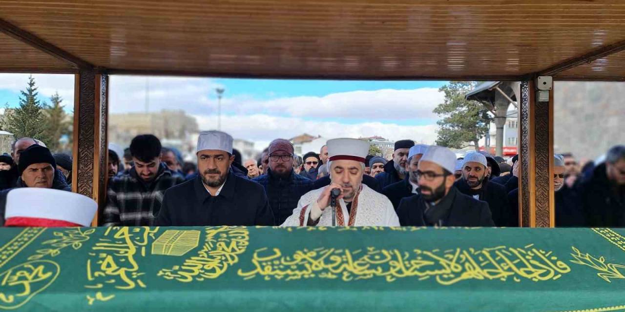 Ümraniye Müftüsü’nden Babaya Son Görev