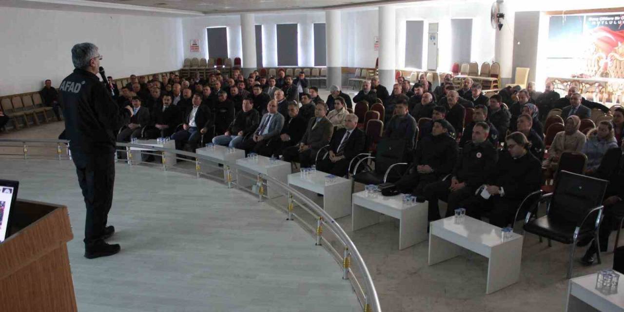 Kamu Personellerine Afet Ve Acil Durum Bilgilendirme Toplantısı