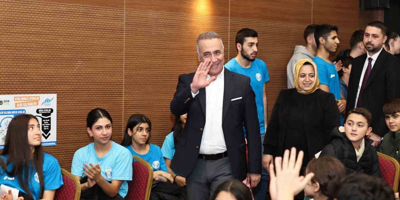 Sultangazi Belediyesi’nden Amatör Spor Kulüplerine 2 Milyon Liralık Nakdi Destek