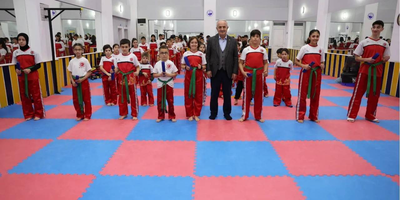 Kick Boks Sporcuları Kuşak Sevinci Yaşadı