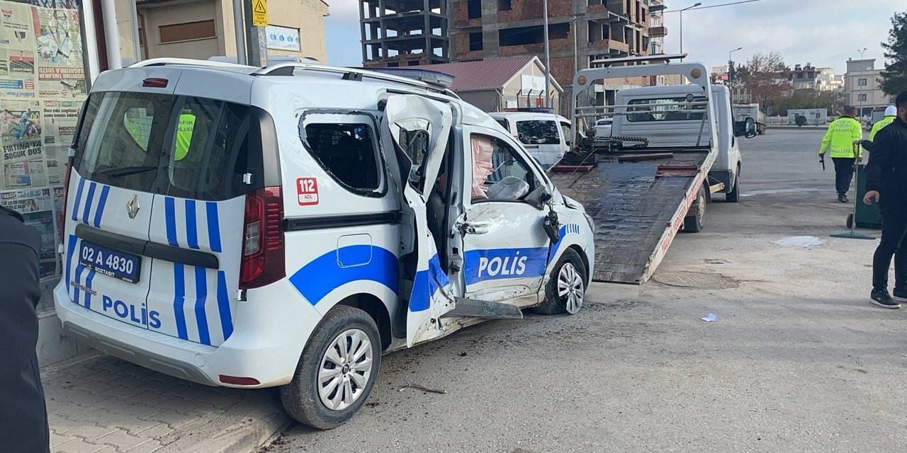Yolcu Otobüsü İle Polis Aracı Çarpıştı: 2 Yaralı