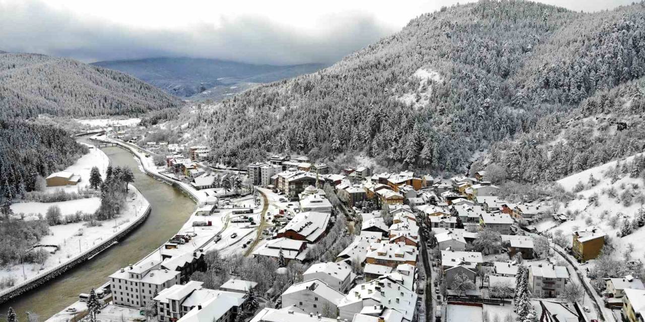 Kastamonu’da Kar, Kartpostallık Görüntüler Oluşturdu