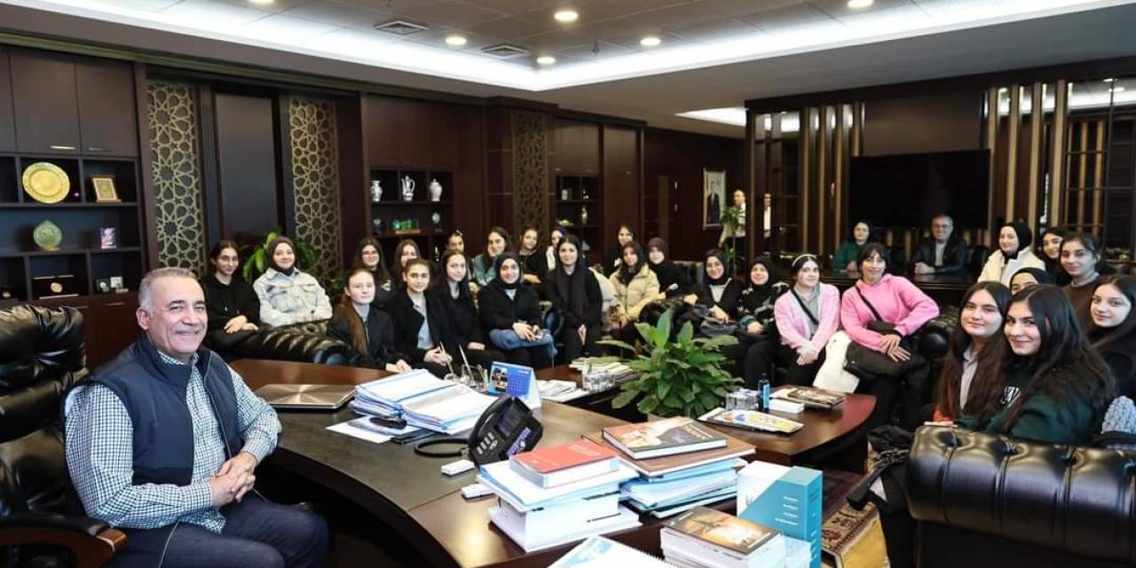 Sultangazi’de Her Şey Gençler İçin