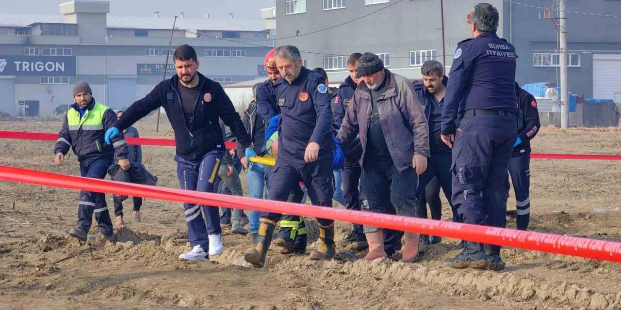 Fabrika İnşaatı Beton Atıldığı Sırada Çöktü, 6 İşçi Yaralandı