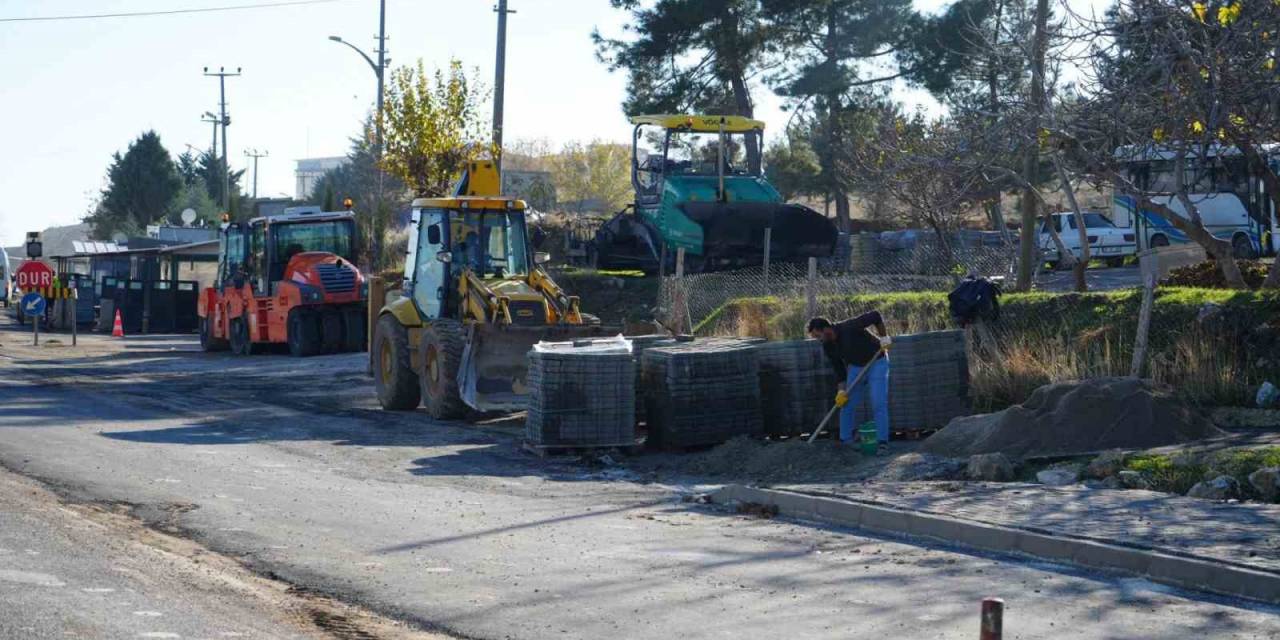 Kaldırım Düzenleme Ve Yenileme Çalışmaları Devam Ediyor
