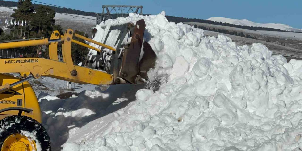 Sarıkamış’ta Kardan Şehit Heykelleri Taşınan Karla Yapılacak