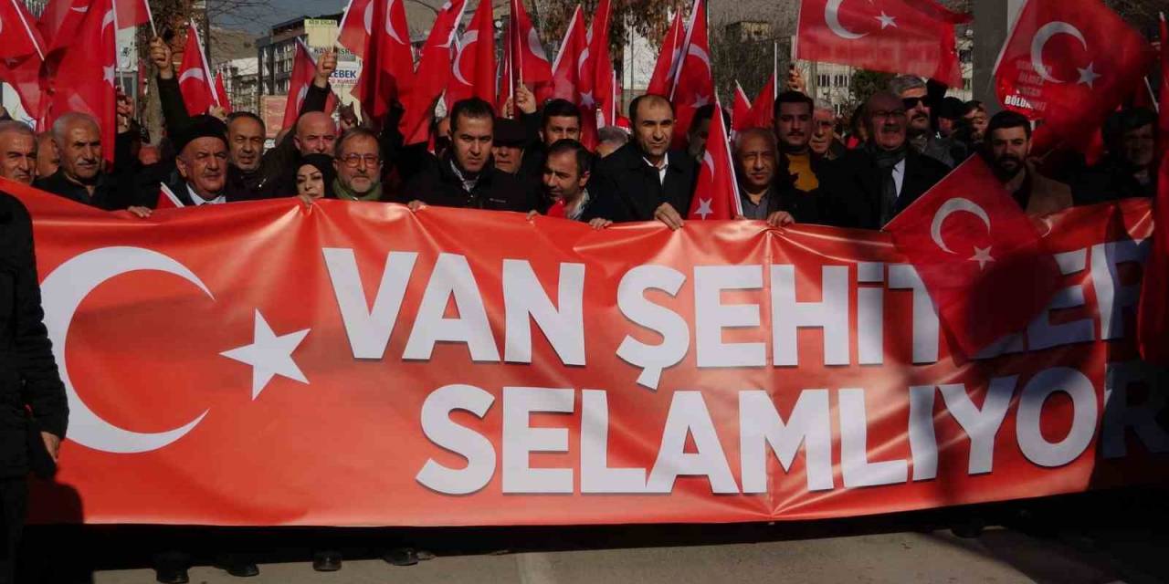 Van’da ’şehitleri Anma Ve Teröre Lanet’ Yürüyüşü Yapıldı