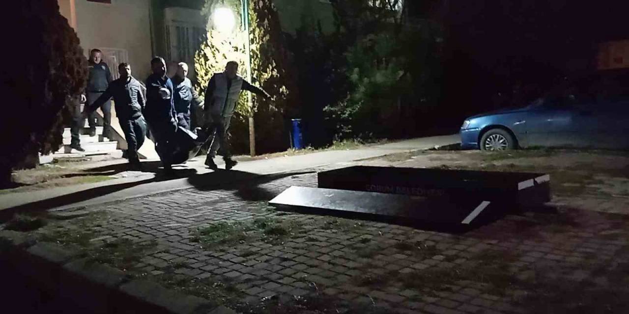 Tartıştığı Arkadaşını Bıçaklayarak Öldürdü