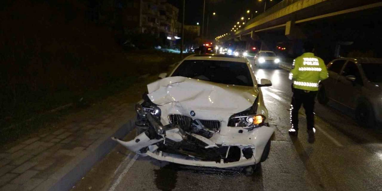 ’u’ Dönüşü Yapan Otomobile Arkadan Çarptı:3 Yaralı