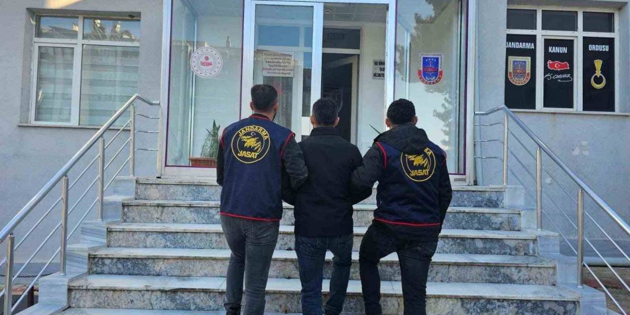 14 Yıl Hapis Cezası İle Aranan Şahıs Saklandığı Evde Yakalandı