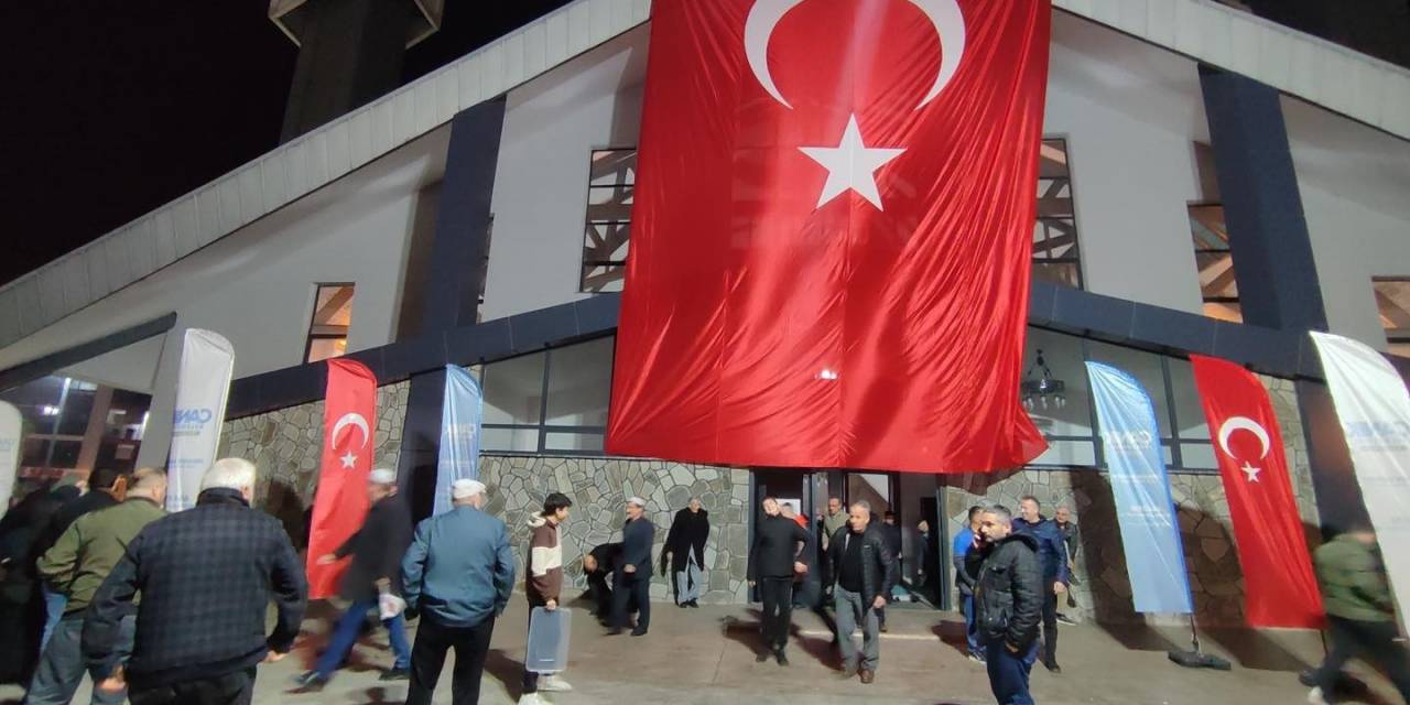 Canik’te Eller Şehitler İçin Semaya Kalktı