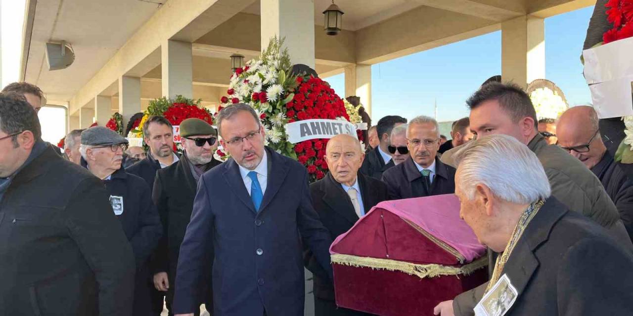 Eski Tff Başkanı Özdemir’in Kız Kardeşi Son Yolculuğuna Uğurlandı