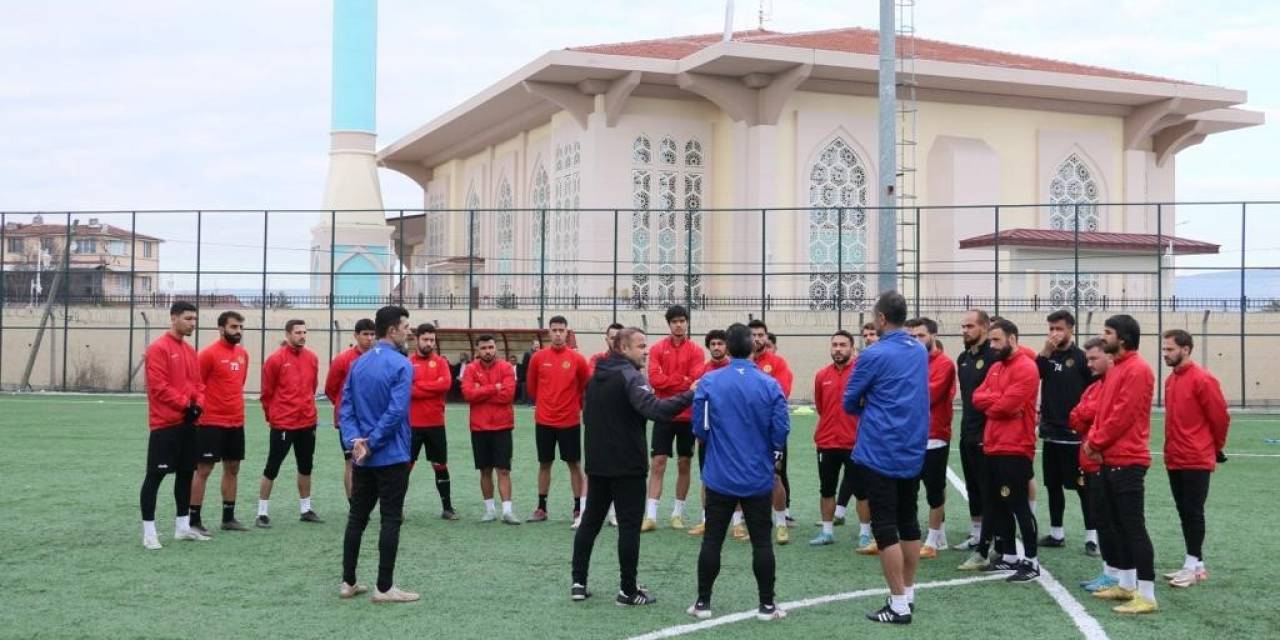 Eskişehirspor Yeni Teknik Direktörü Gözetiminde İlk İdmanını Yaptı