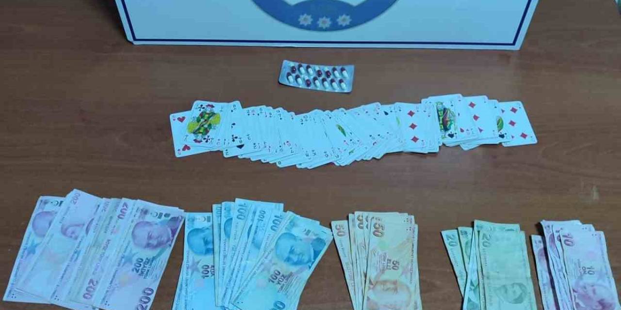 Kumar Oynayan 4 Kişiye 16 Bin 220 Tl Ceza Kesildi
