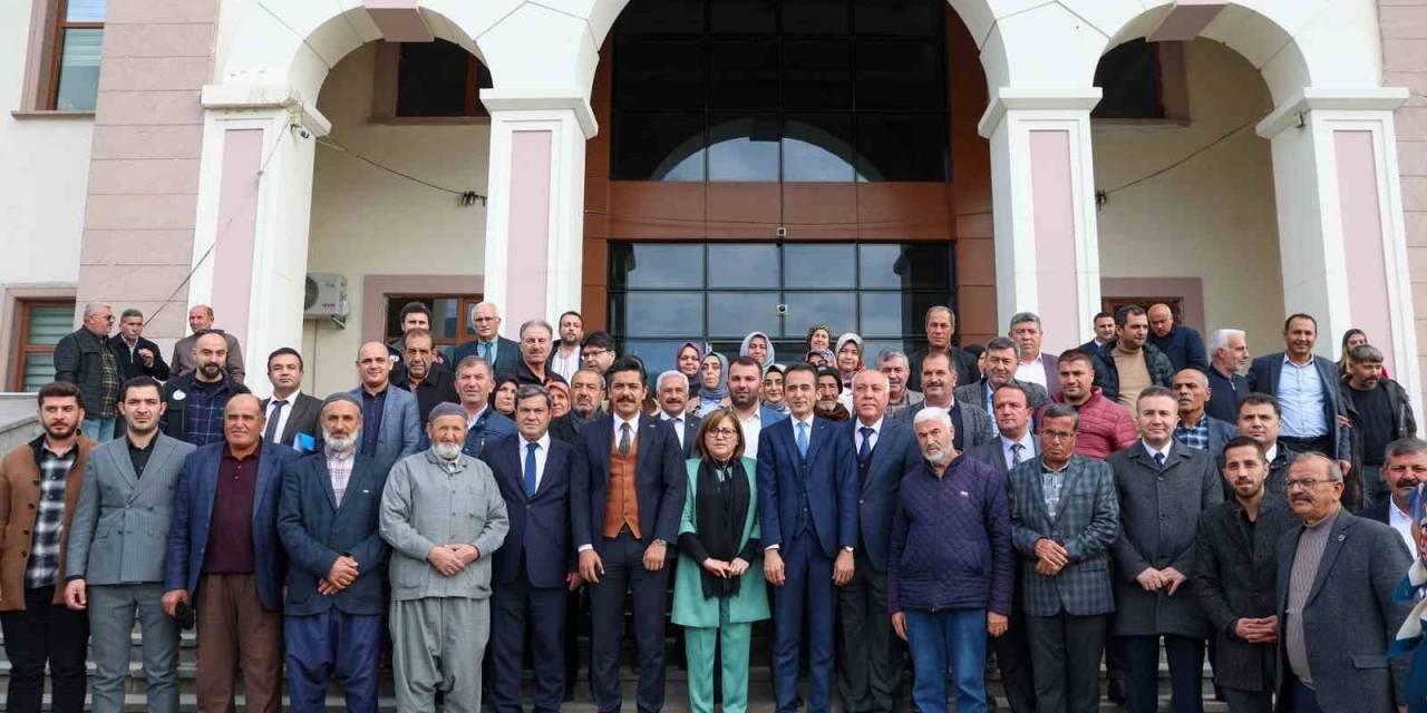 Şahin, Deprem Bölgelerinde Değerlendirme Toplantısı Yaptı