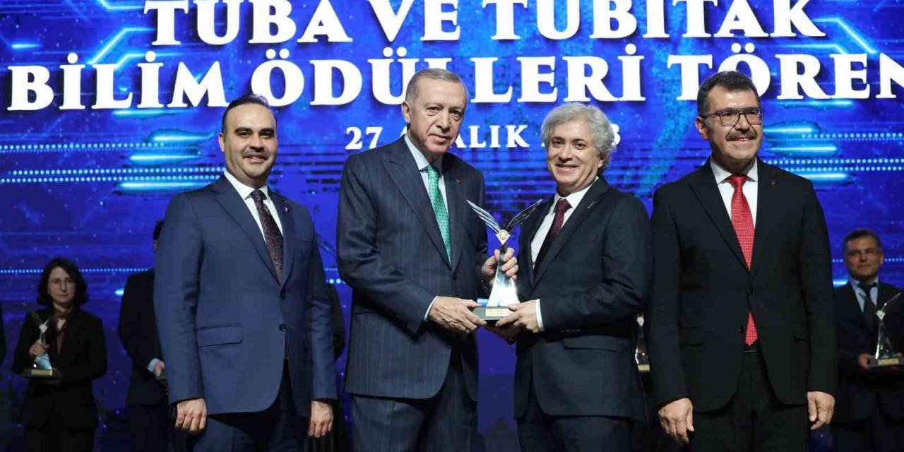 Prof. Dr. Ömer Özkan’a Tübitak Hizmet Ödülü