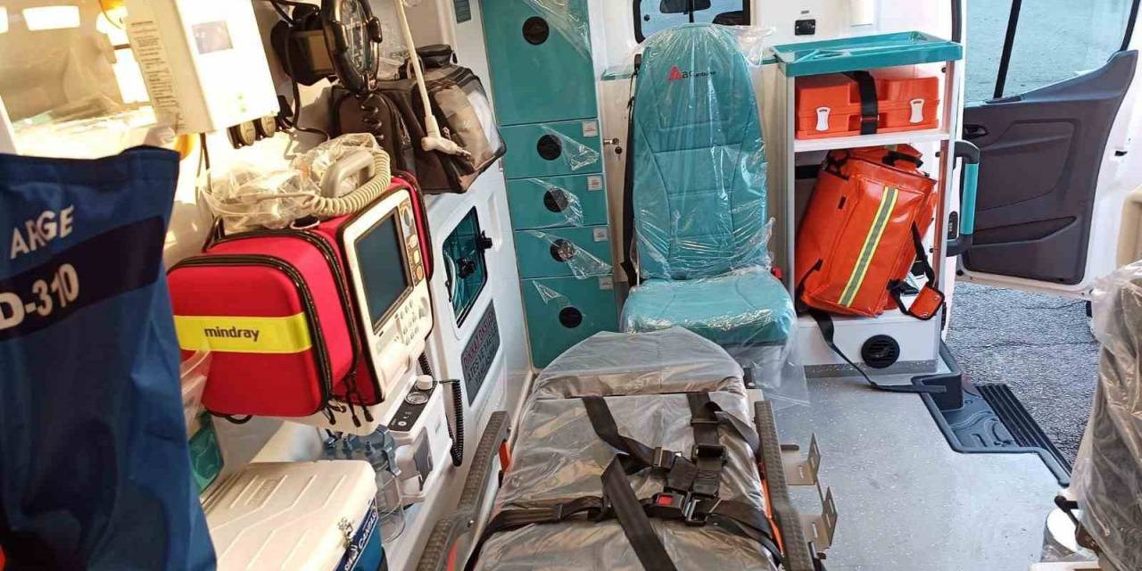 Bitlis İl Sağlık Müdürlüğü Bünyesine 2 Ambulans Daha Tahsis Edildi