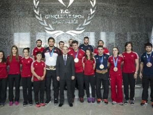 Bakan Çağatay Kılıç, A Milli Güreşçileri Kabul Etti