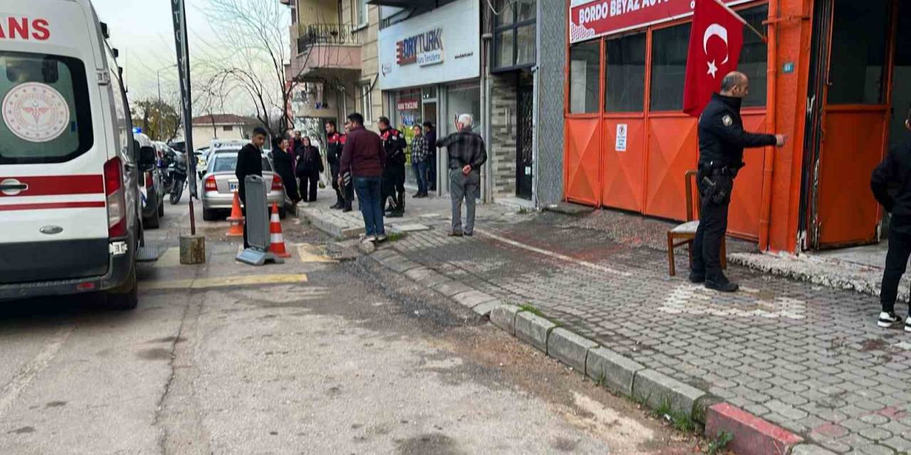 Tartıştığı Arkadaşını Bıçaklayarak Öldürdü