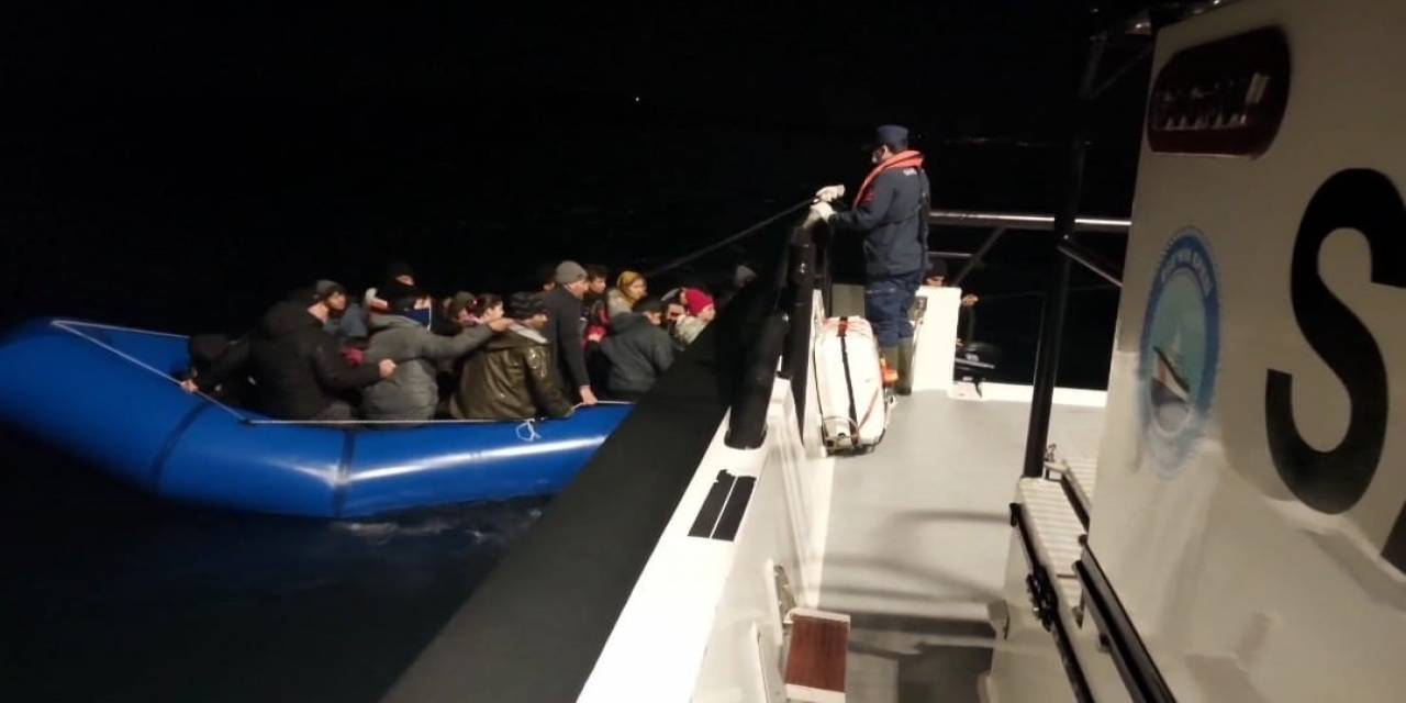 Ayvalık Açıklarında 43 Düzensiz Göçmen Yakalandı