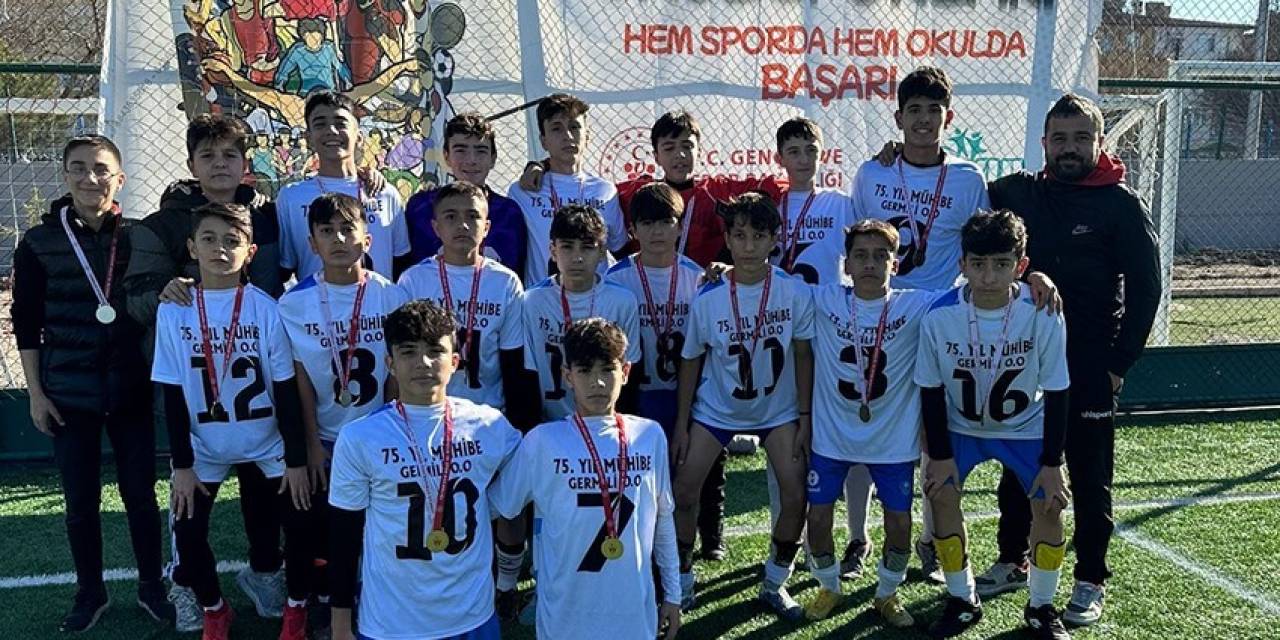 Talas 75. Yıl Mühibe Germirli Ortaokulu Kayseri Şampiyonu Oldu