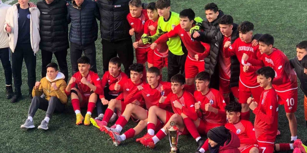 Sincan Belediyespor U-15 Takımı Profesyonel Grupta Şampiyon Oldu