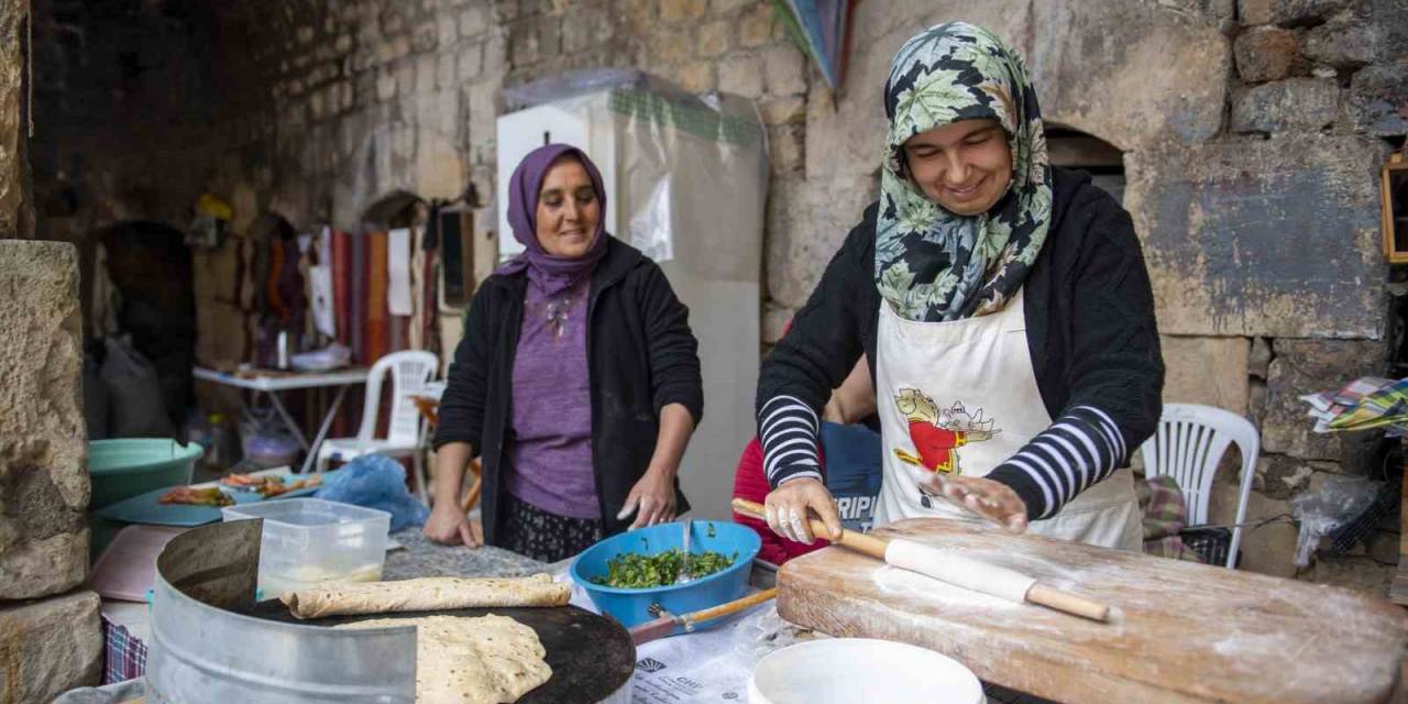 Tarihi Taşhan, Mutlu Üretici Kadınlara Ev Sahipliği Yaptı