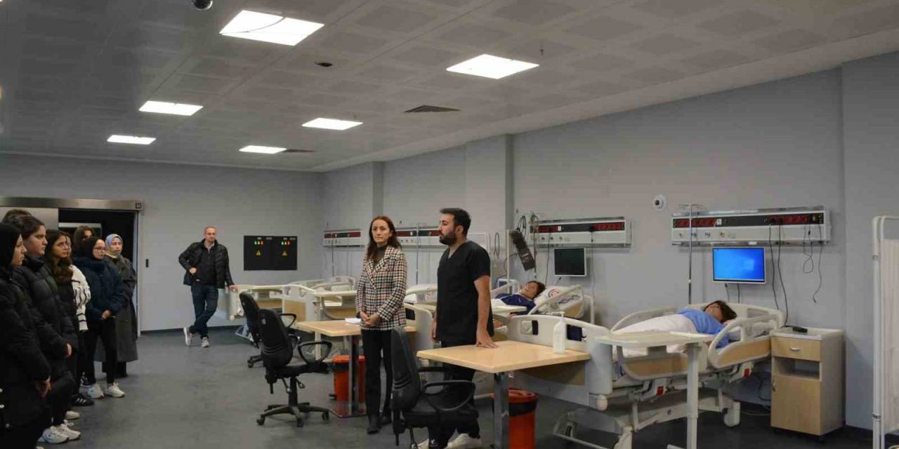 Lise Öğrencileri Düzce Üniversitesini Gezdi