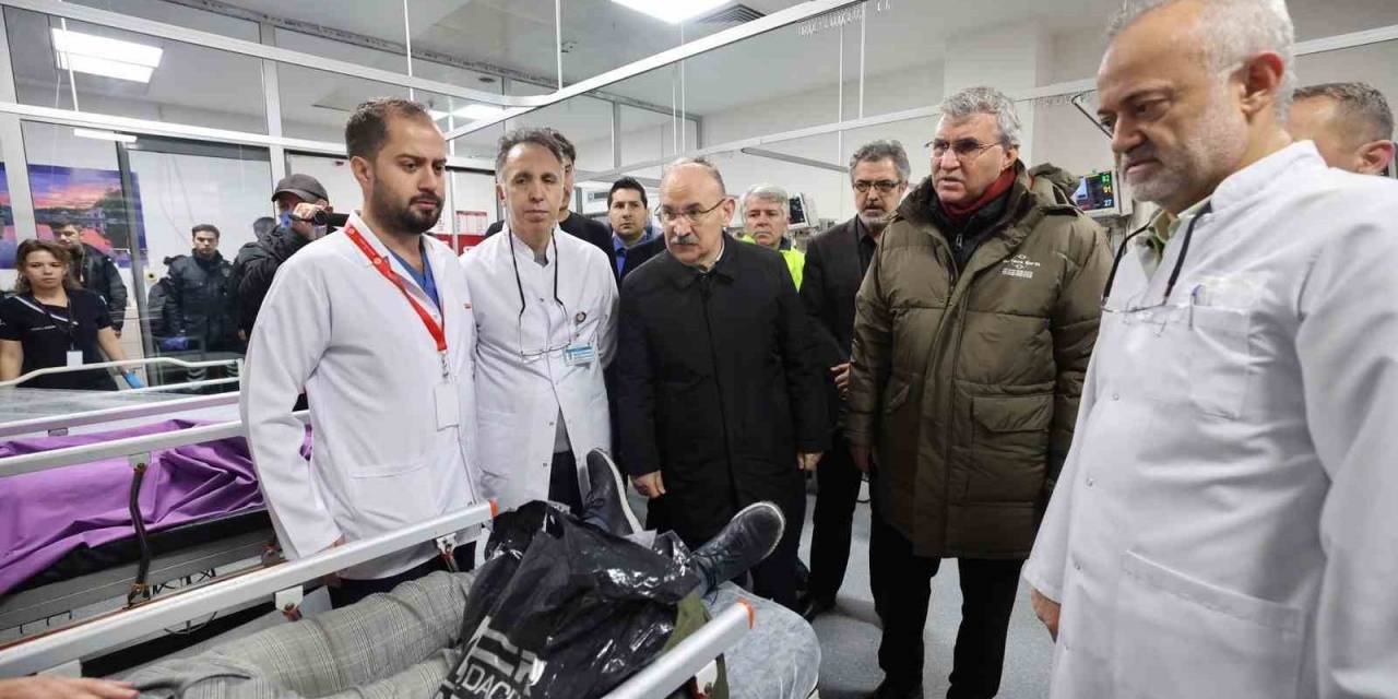 Vali Karadeniz Feci Kazada Hastaneye Kaldırılan Yaralıları Ziyaret Etti