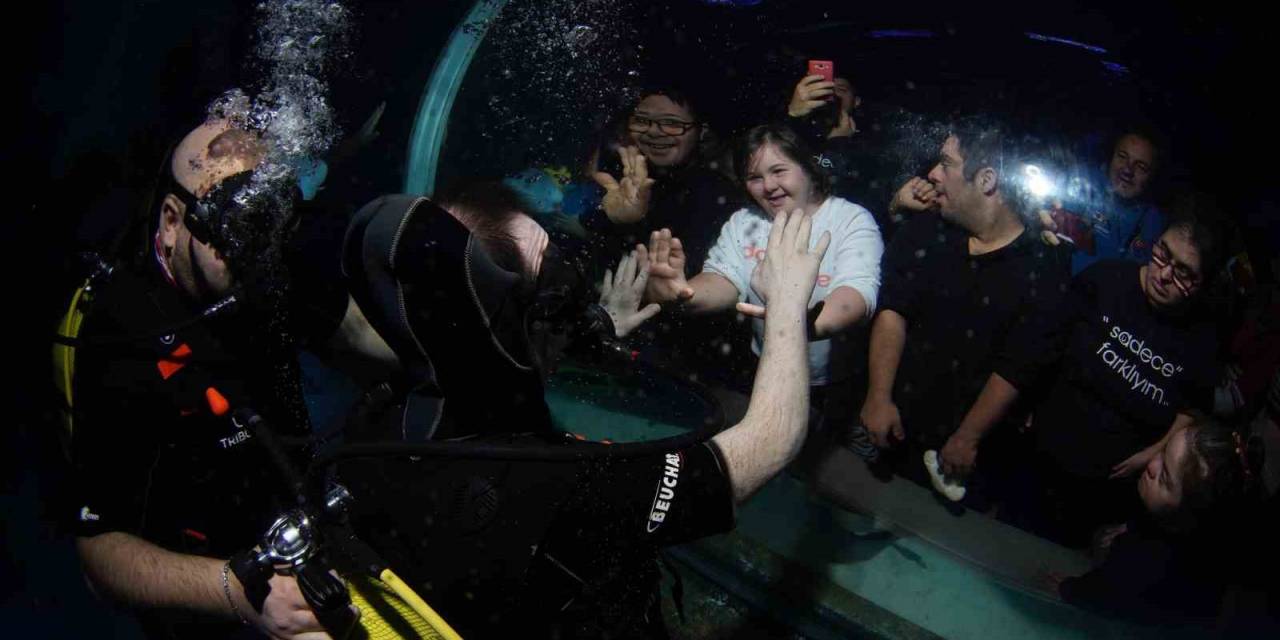 Down Sendromlu Bireyler Yeni Yılı Akvaryuma Dalışıyla Kutladı