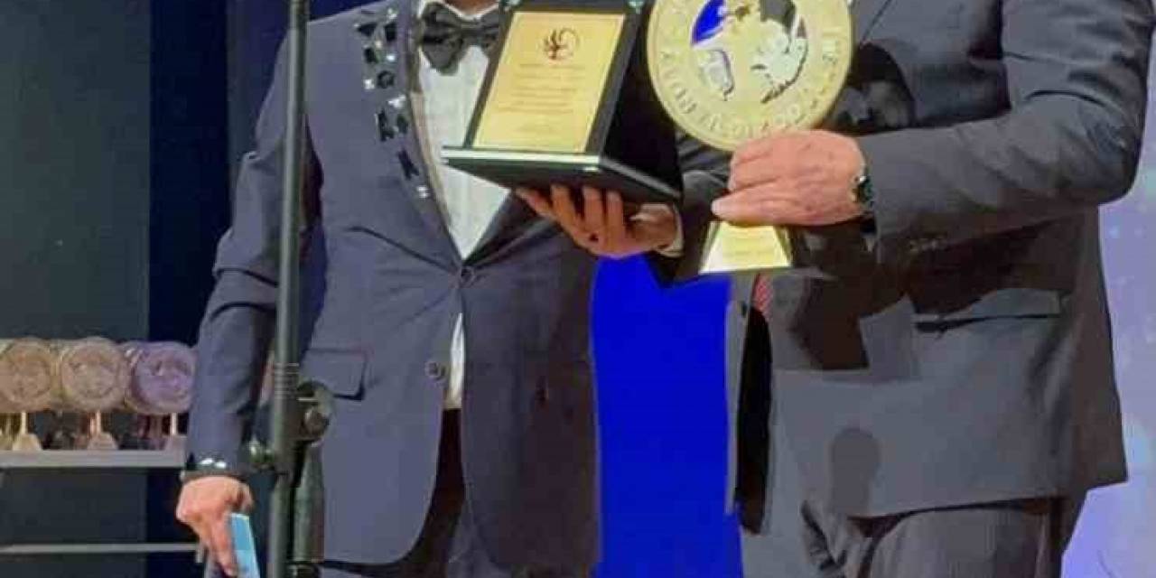 Eleşkirt Belediye Başkanı’na İstanbul’da Ödül