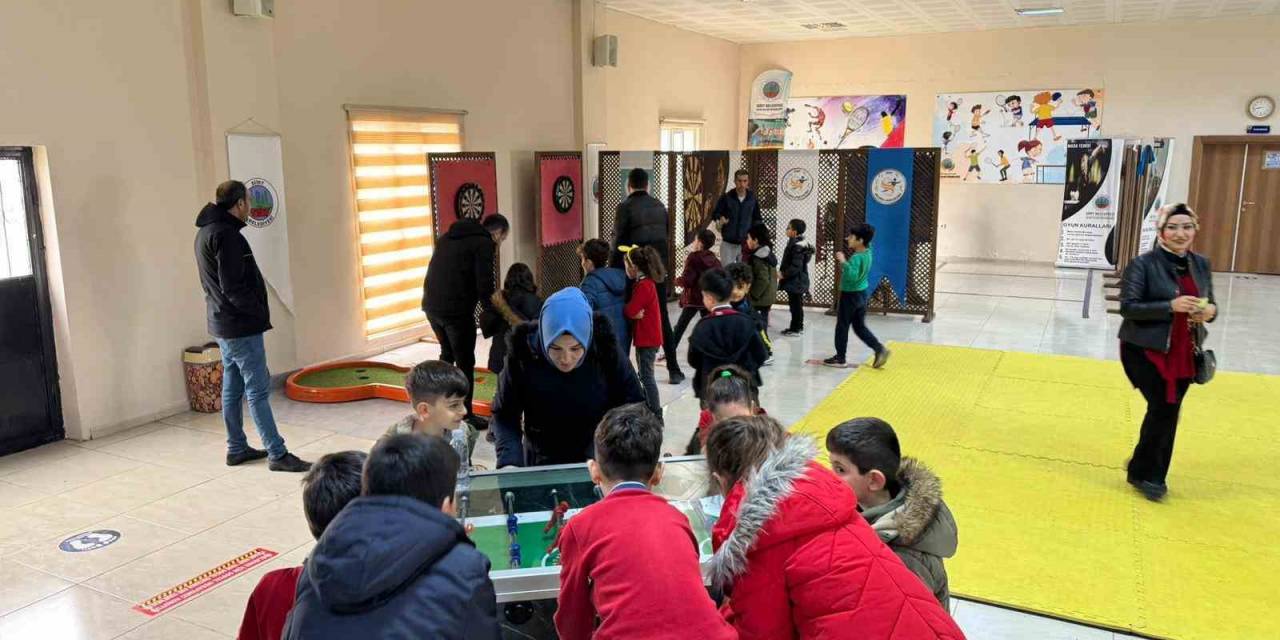 Siirt’te Öğrenciler Belediyenin Spor Tesisinde Eğlenceli Vakit Geçiriyor