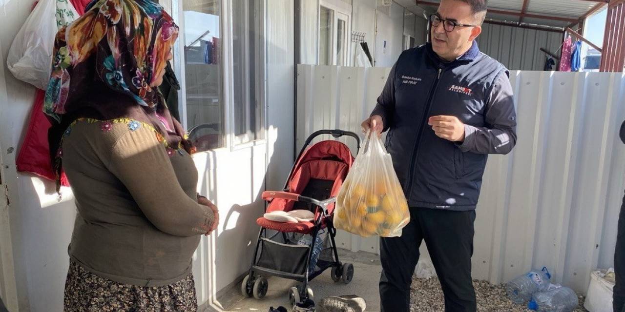 Depremzedelere 25 Ton Limon Dağıtıldı