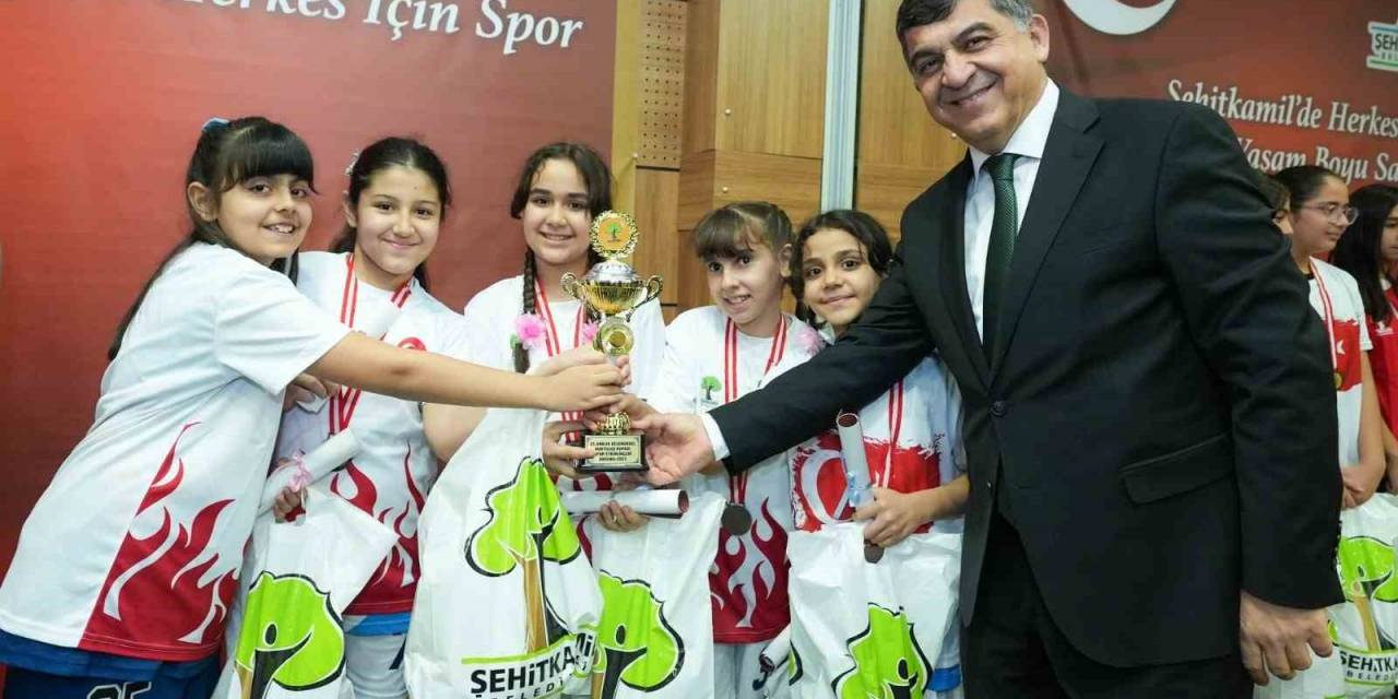 Şampiyonlar, Kupaları Çifte Gururla Kaldırdı