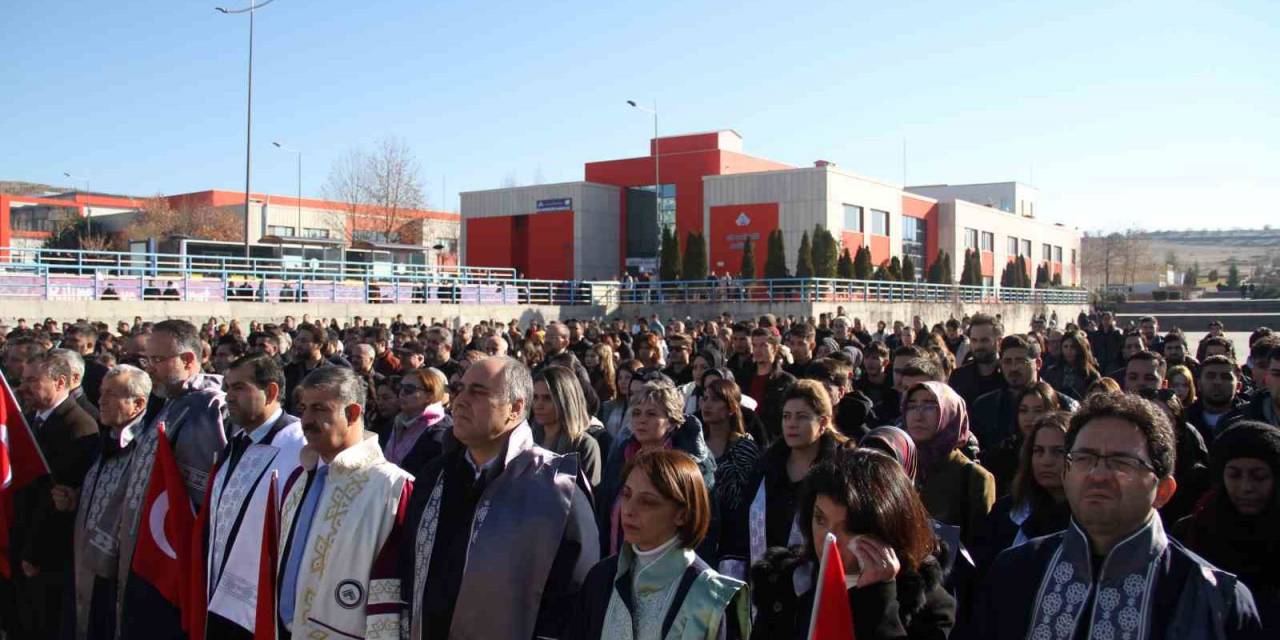 Akademisyenler Ve Üniversite Öğrencileri Şehitler İçin Toplandı, Terörü Lanetledi