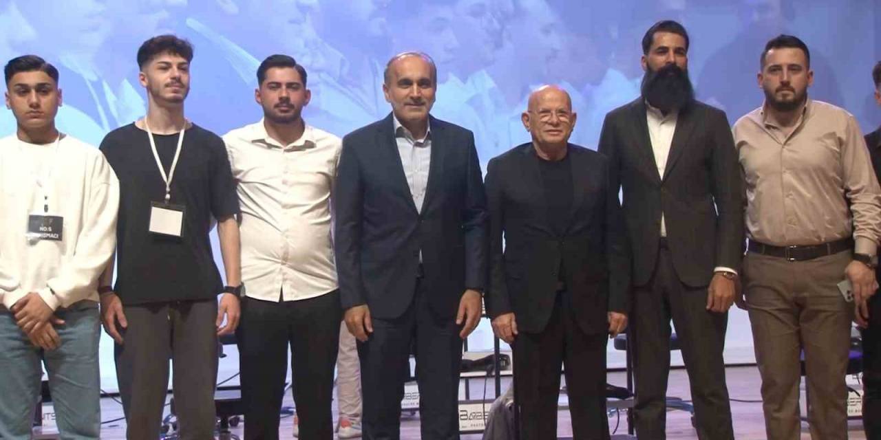 Arnavutköy’de Genç Berberlerin Yarışmasında Renkli Görüntüler Oluştu