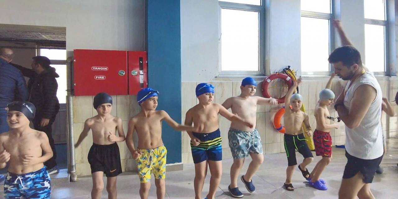 Erciş’te 20 Bin Öğrenci Yüzme Eğitimi Aldı