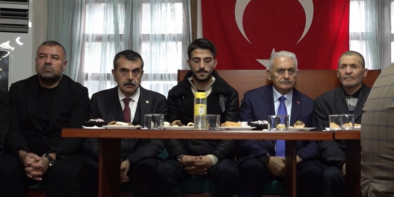 Bakan Tekin’den Şehit Ailesine Taziye