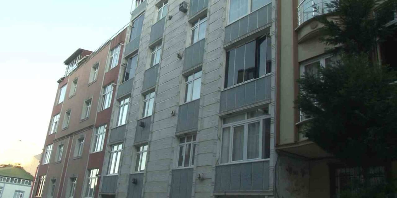 Arnavutköy’de İnşaat Çalışması Nedeniyle 3 Binada Kayma Oluştuğu İddiası