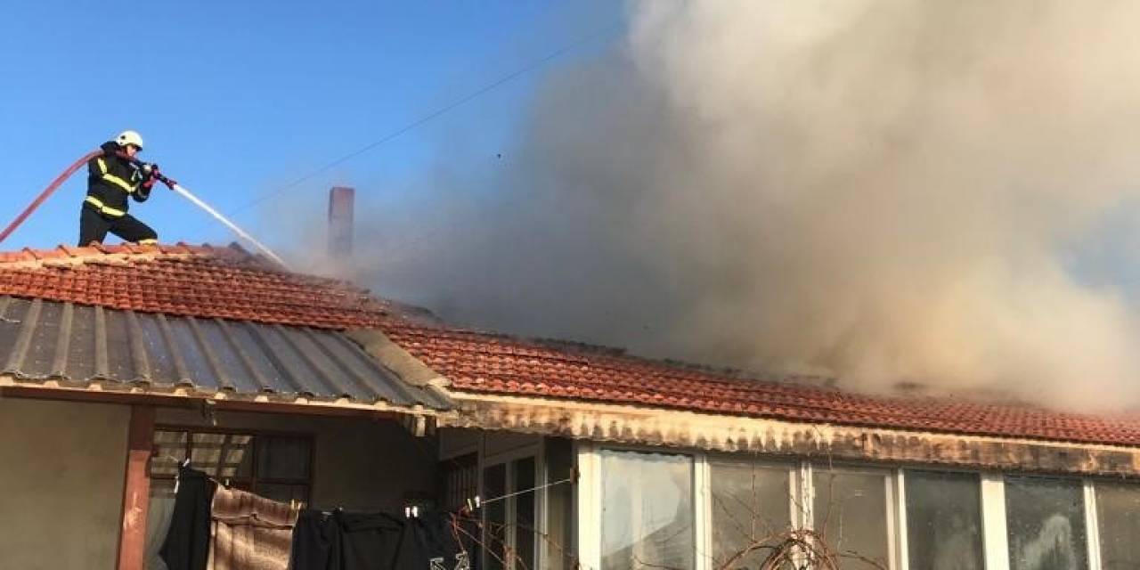 Burdur’da Yangın Çıkan Ev Kullanılamaz Hale Geldi