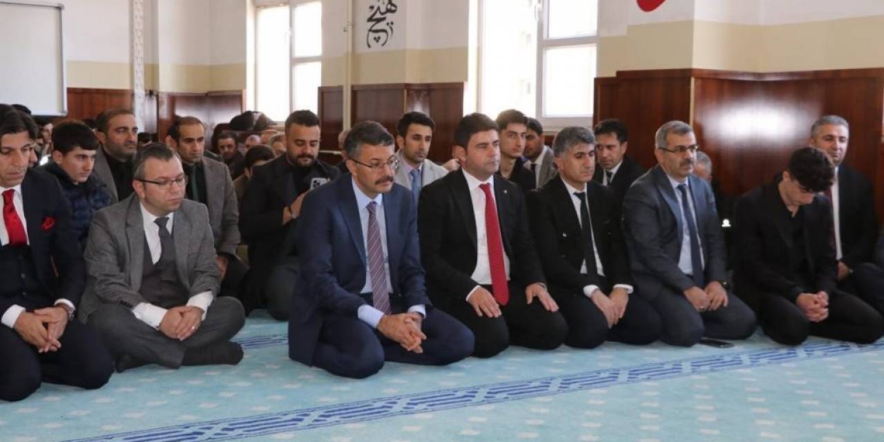 Hakkari’de Pençe-kilit Şehitleri İçin Mevlit Programı Düzenlendi