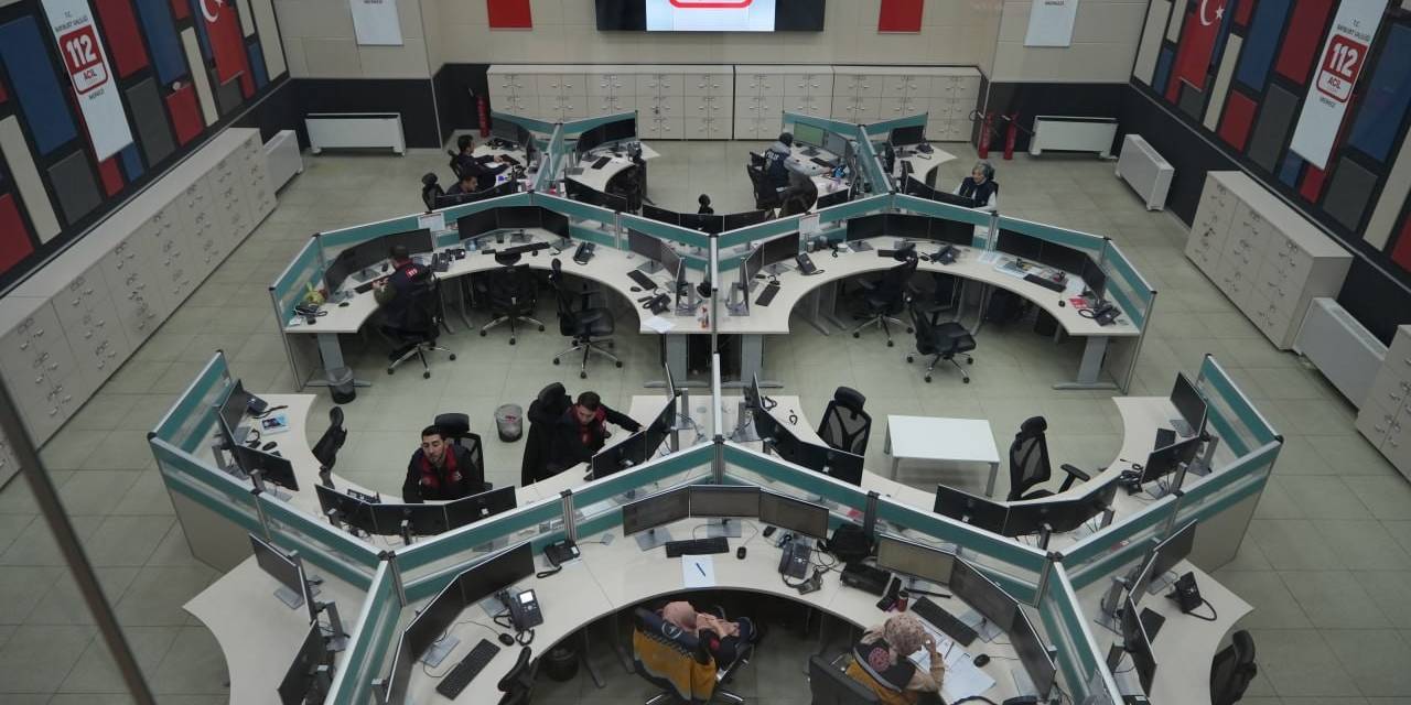 112’ye Gelen Çağrılar Pes Dedirtti: “Alkollü Vatandaş Mezarlıktan Arayarak "Etrafımda Bir Sürü Ölü Var"