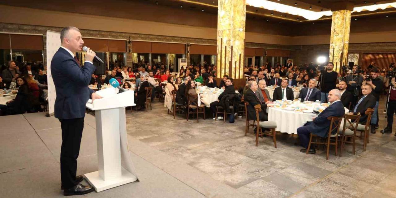 Başkan Büyükakın: "Kentsel Dönüşümü Kentsel Yenilenmeye Dönüştürmeliyiz"