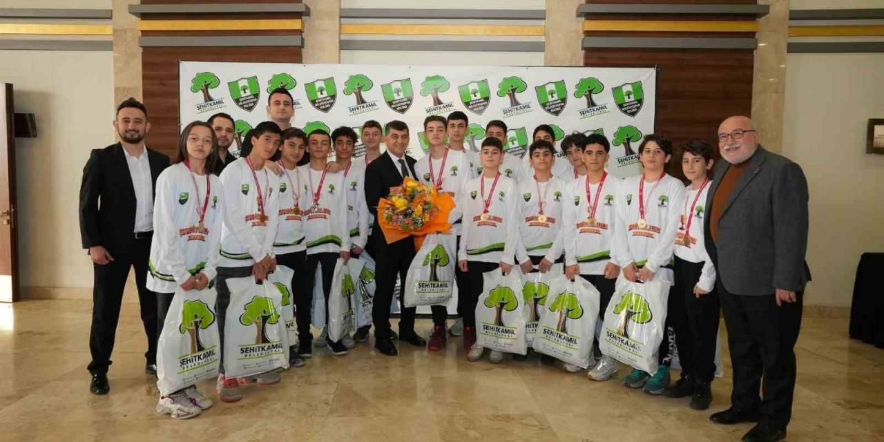 Müzeye, 10 Günde 5 Kupa Kazandırdılar