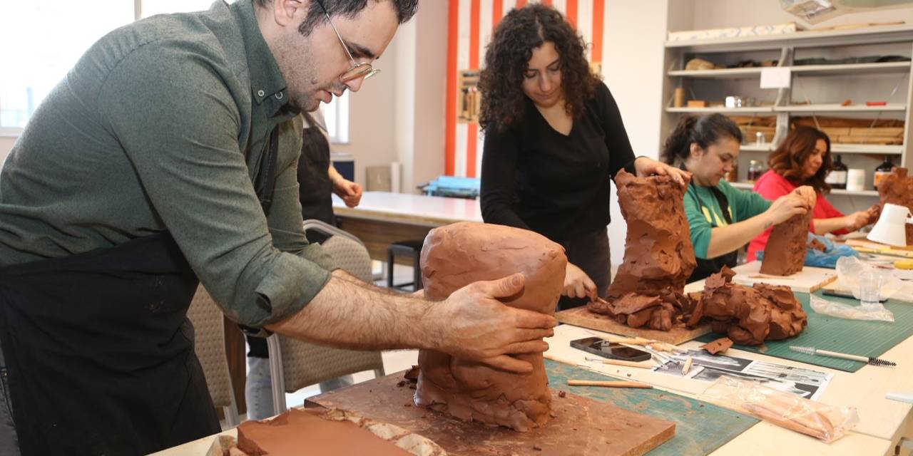 Küçükçekmece Belediyesi Güzel Sanatlar Akademisi’nde 30 Farklı Branşta Sanat Eğitimleri Başladı