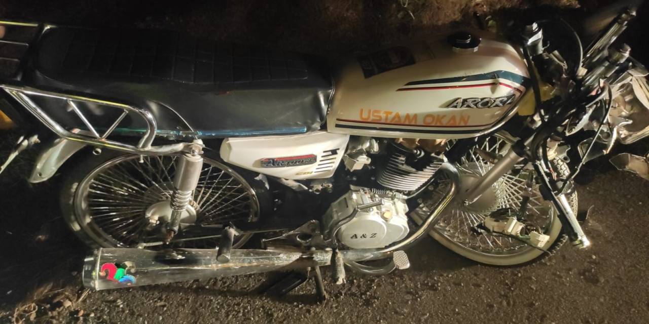 Motosiklet Kamyonete Çarptı: 1 Ağır Yaralı