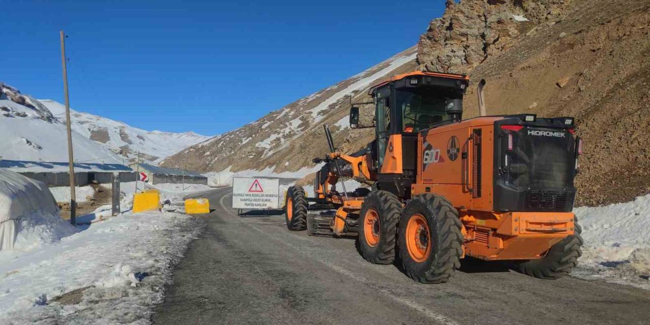 Van-bahçesaray Yolu Ulaşıma Açıldı, Araç Geçişi Başlamadı