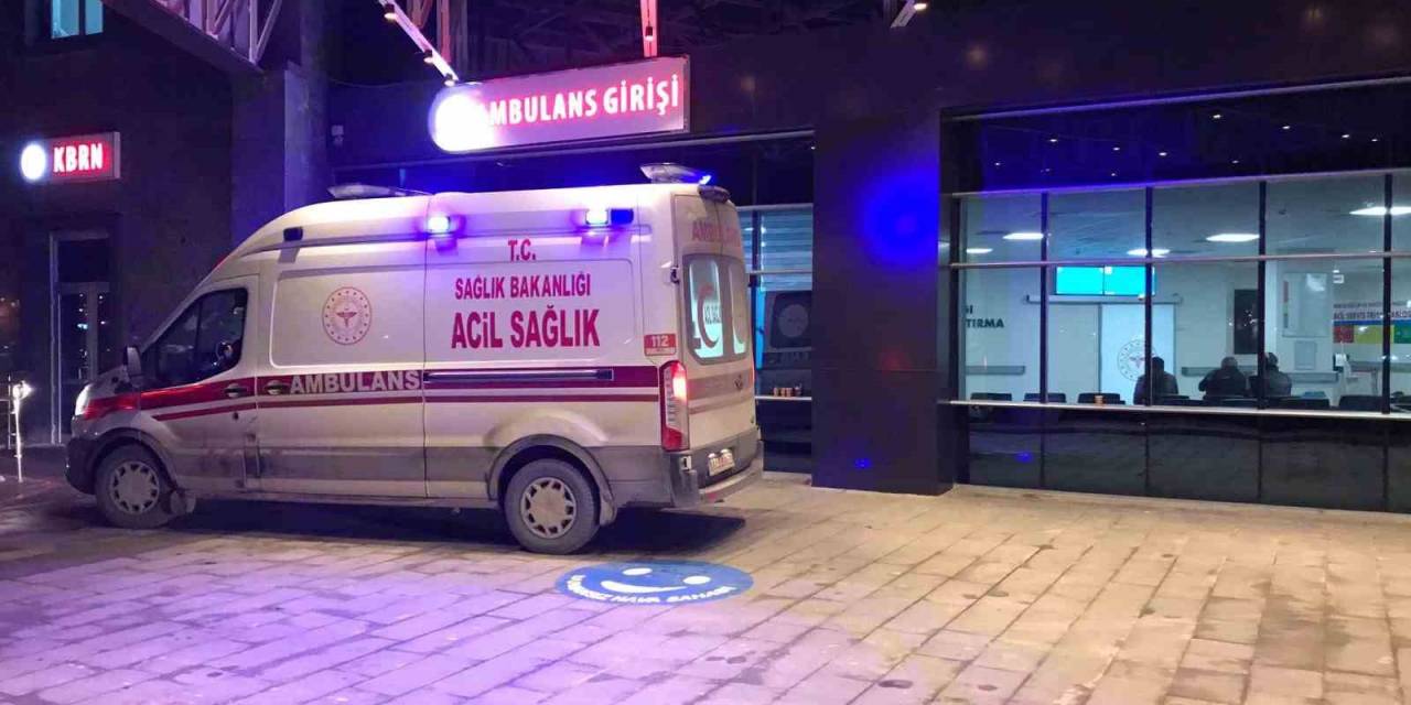Direksiyon Başında Rahatsızlanınca Zincirleme Trafik Kazasına Sebep Olan Sürücü Yaralandı