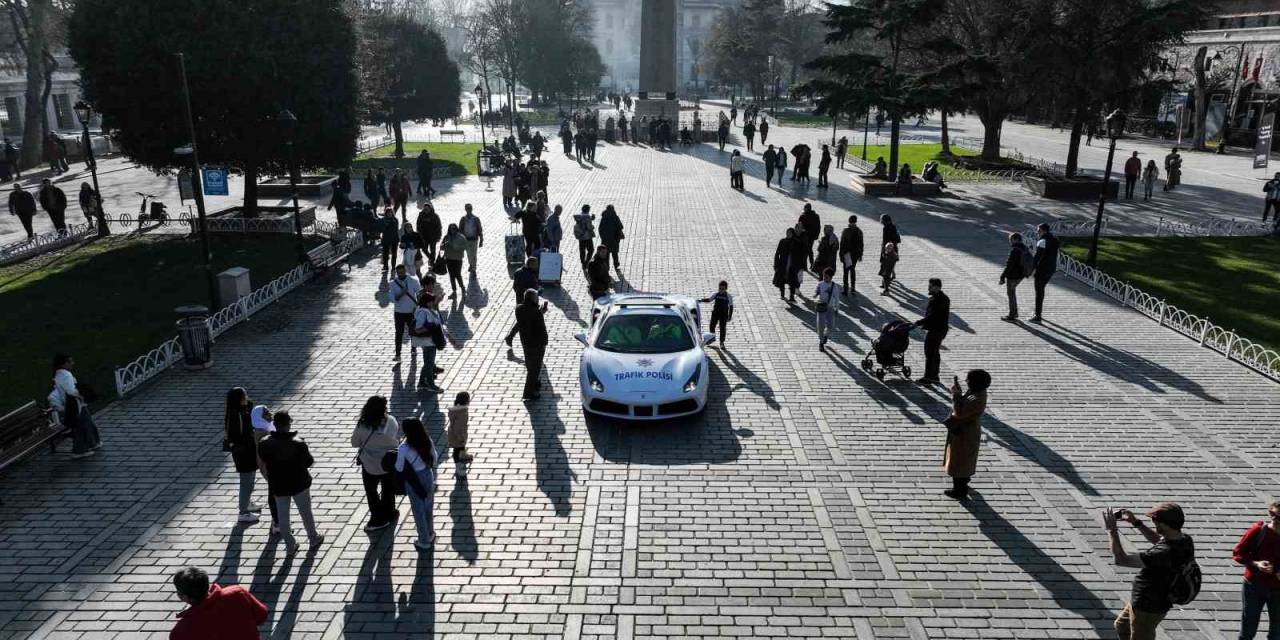 Mega Kentin Tarihi Noktalarında Görev Yapan Lüks Polis Araçları Havadan Görüntülendi