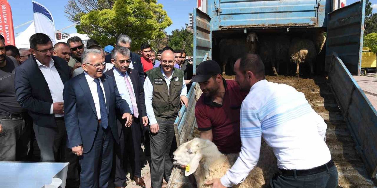 Başkan Büyükkılıç: "9 Bin 850 Hayvan İşletmesinin Su Faturalarının Yarısını Büyükşehir Ödedi"